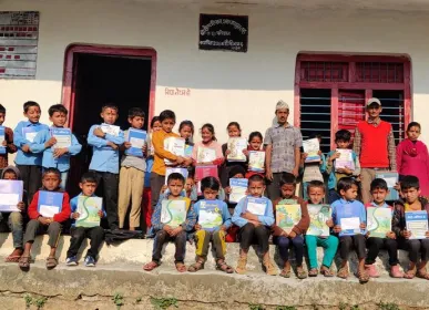 दार्चुलामा विद्यार्थीलाई भर्नासँगै पाठ्यपुस्तक
