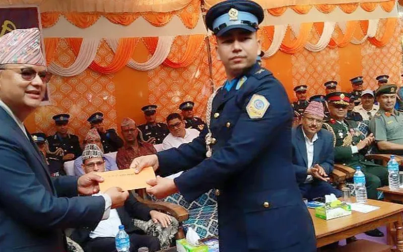 प्रहरी दिवसमा उत्कृष्ट ट्राफिक व्यवस्थापन गर्ने कैलाली ट्राफिक इन्चार्ज सिंह सम्मानित