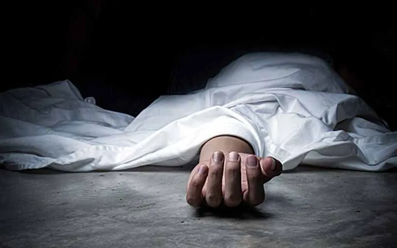 धनगढीः बैतडीमा जिप दुर्घटना भएको छ। जिल्लाको देहीमाण्डौं–गिरेगडा सडकको दशरथचन्द नगरपालिका वडा नम्बर ९ सैनखान नजिकै से १ ज २१३९ नम्बरको जिप शनिबार बिहान दुर्घटनामा परेको हो। जिप सडकबाट २० मिटर तल खसेको जिल्ला प्रहरी कार्यालयका प्रवक्ता प्रहरी निरीक्षक लोकराज जोशीले बताए। जिपमा ४२ बर्षीय मोहनसिंह बोहरा मात्रै रहेका र उनी सकुशल छन्। कुखुरा पुर्याएर देहीमाण्डौं तर्फ फर्किएको जिप दुर्घटनामा परेको हो। दुर्घटनाको कारण भने खुलेको छैन।