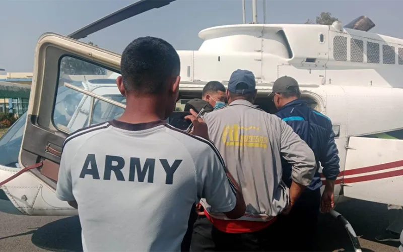 अछाममा आगोले जलेका घाइतेलाई प्रधानमन्त्रीको निर्देशनमा हेलिकप्टरमार्फत काठमाडौँ लगियो