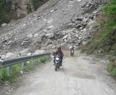 बझाङमा पहिरोले अवरुद्ध भएको जयपृथ्वी राजमार्ग सञ्चालनमा