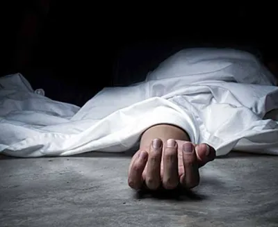 धनगढीः बैतडीमा जिप दुर्घटना भएको छ। जिल्लाको देहीमाण्डौं–गिरेगडा सडकको दशरथचन्द नगरपालिका वडा नम्बर ९ सैनखान नजिकै से १ ज २१३९ नम्बरको जिप शनिबार बिहान दुर्घटनामा परेको हो।  जिप सडकबाट २० मिटर तल खसेको जिल्ला प्रहरी कार्यालयका प्रवक्ता प्रहरी निरीक्षक लोकराज जोशीले बताए।  जिपमा ४२ बर्षीय मोहनसिंह बोहरा मात्रै रहेका र उनी सकुशल छन्।   कुखुरा पुर्याएर देहीमाण्डौं तर्फ फर्किएको जिप दुर्घटनामा परेको हो। दुर्घटनाको कारण भने खुलेको छैन। 