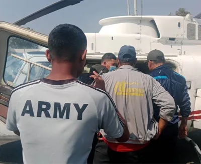 अछाममा आगोले जलेका घाइतेलाई प्रधानमन्त्रीको निर्देशनमा हेलिकप्टरमार्फत काठमाडौँ लगियो 