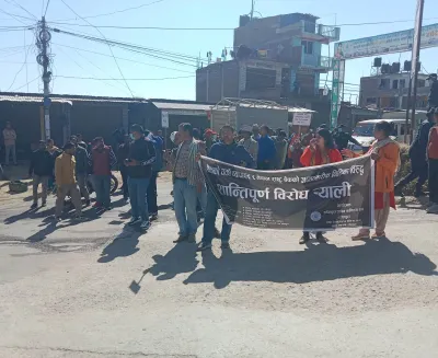 चर्को ब्याजदरविरूद्ध डडेल्धुरामा पनि आन्दोलन चर्किदै, भोलि बजार बन्द