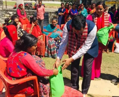 डोटीमा सुत्केरी महिलालाई उपमेयरको कोसेली