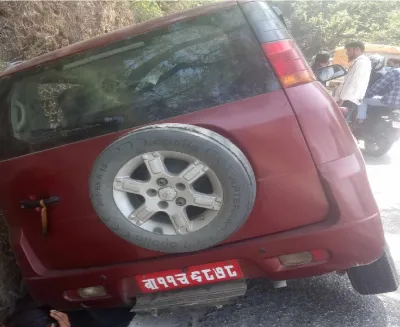 डोटीमा जनमोर्चा महासचिब भट्ट चढेको गाडी दुर्घटना